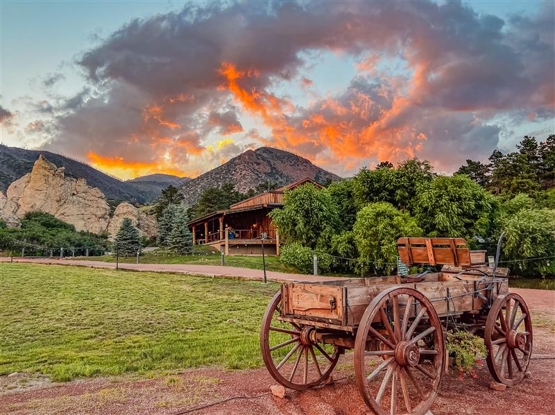 a wagon at the Old Western Settlements