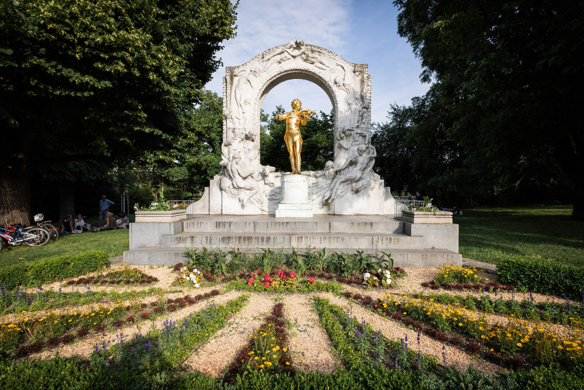 Strauss Statue