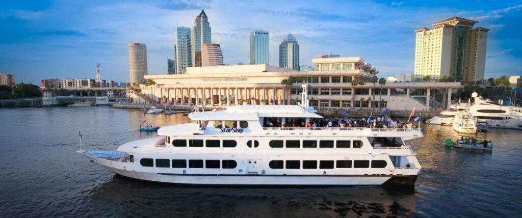 Dinner Cruise sailing on the water