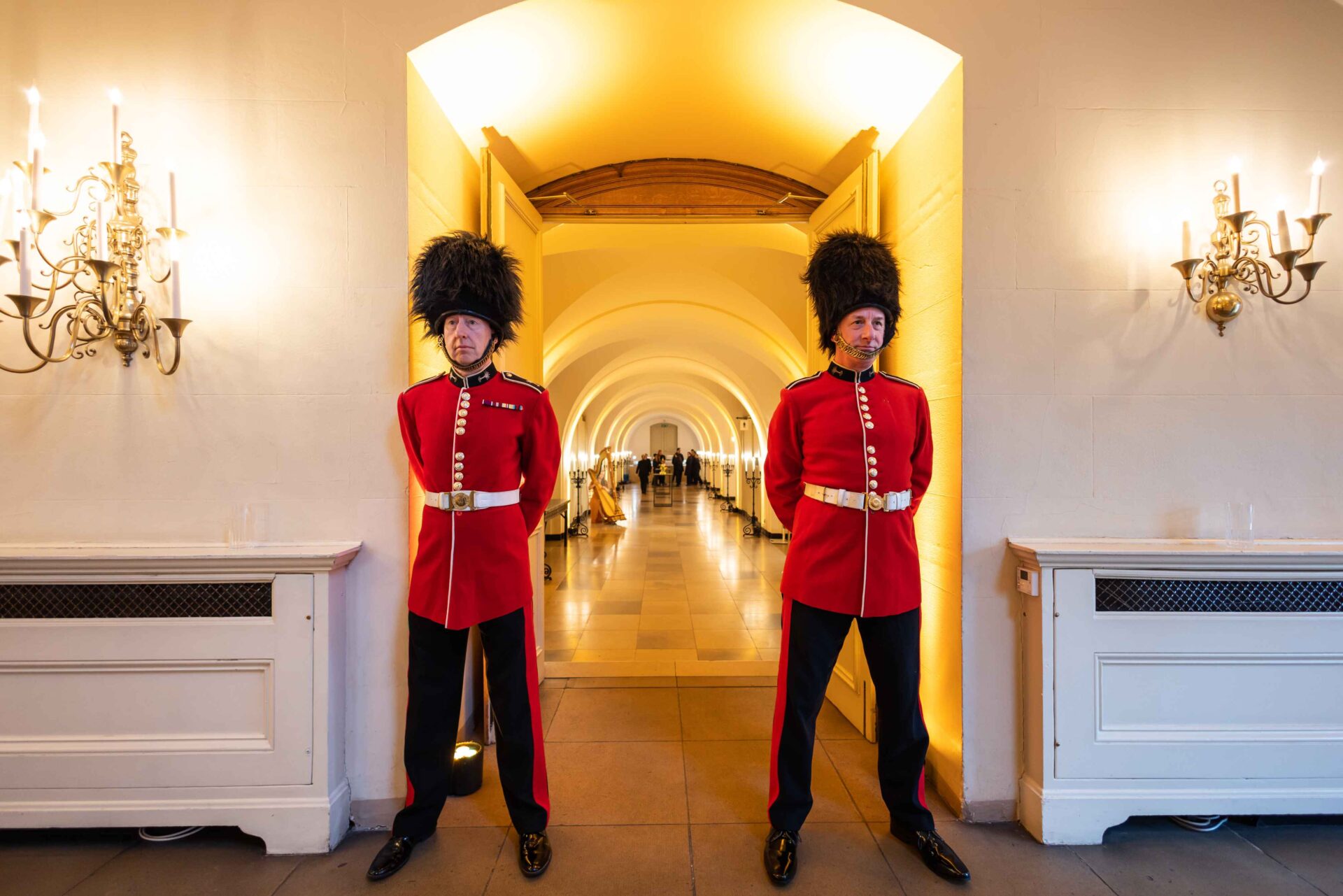 Welcome from the Royal Guards at Banqueting House in London with 2B UK