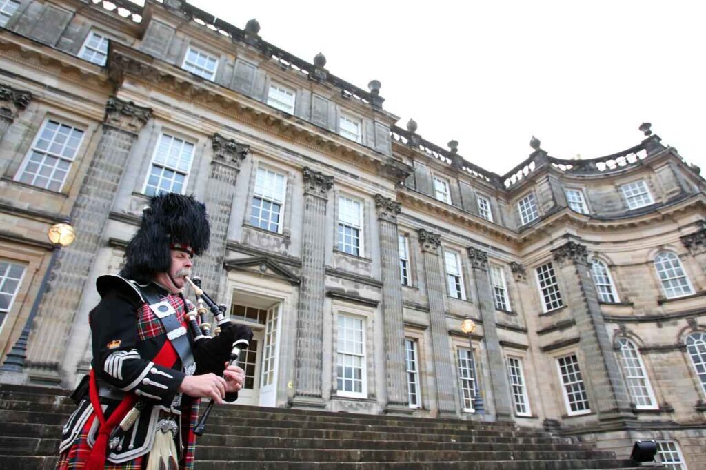 Scottish Piper with 2B UK