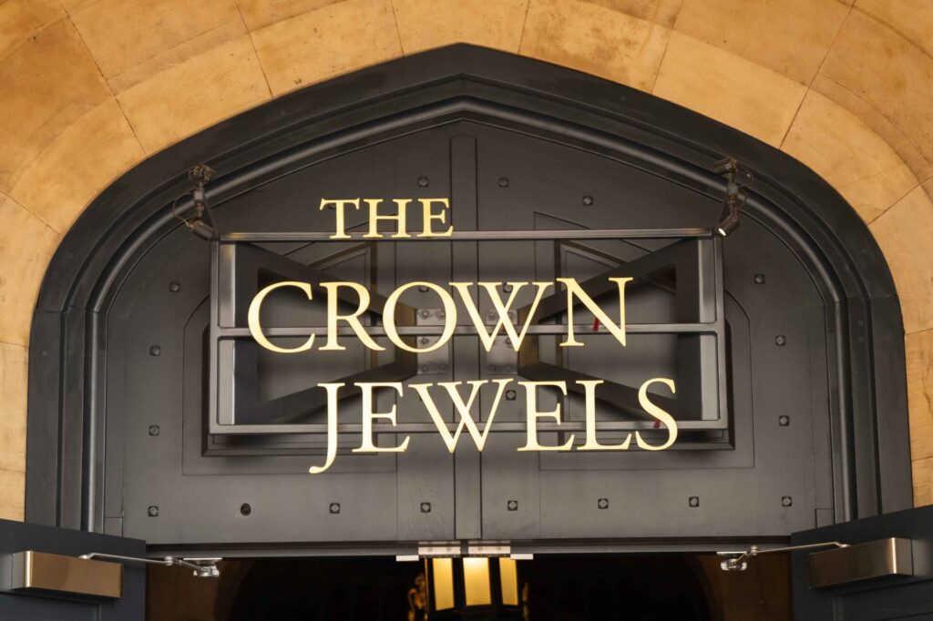 Visit the Crown Jewels at the Tower of London with 2B Uk